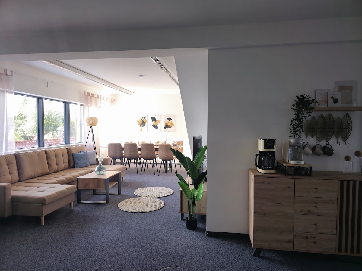 Kaffeestation mit Blick in den Wohn- und Essbereich von Lianbnb 1